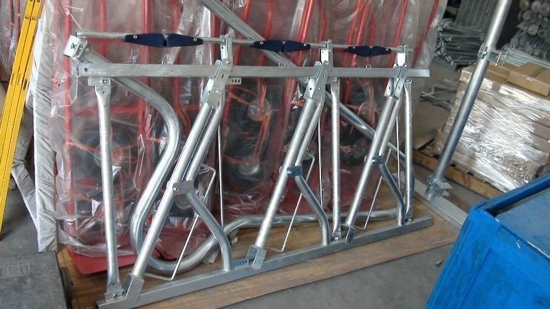 self locking cow headlock panels for feeding