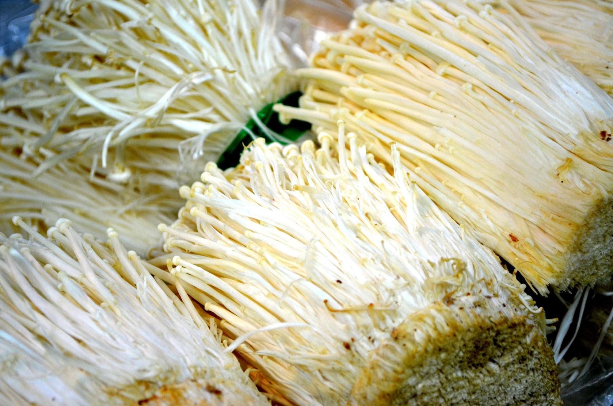 Detan Great Quality Chinese Exported Factory Cultivated Growing Exotic  Fresh Enokitake Fresh Enoki Mushroom