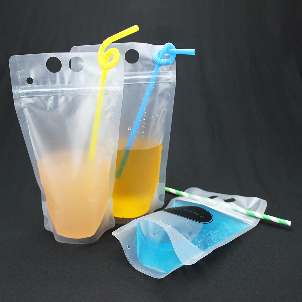 translucent reclousable hand held zipper plastic drinking pouch clear juice bag with straws