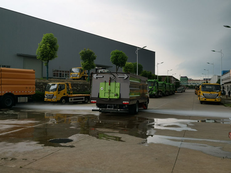 Supply 4x2 light 10cbm broom road cleaning sweeper truck vehicle street cleaning vehicle with fog sprayer