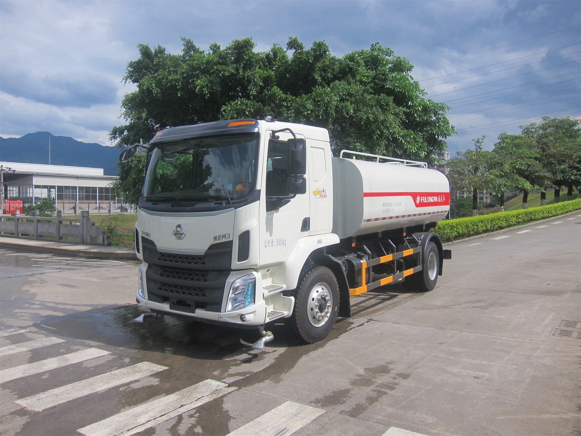 Hot Sale Water Spray Tank Truck With Bowser And Sprinkler