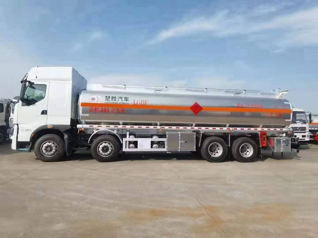 Chenglong 20000 Liters 6000 Gallon Diesel Oil Truck Capacity Fuel Tank Tanker Truck For Sale