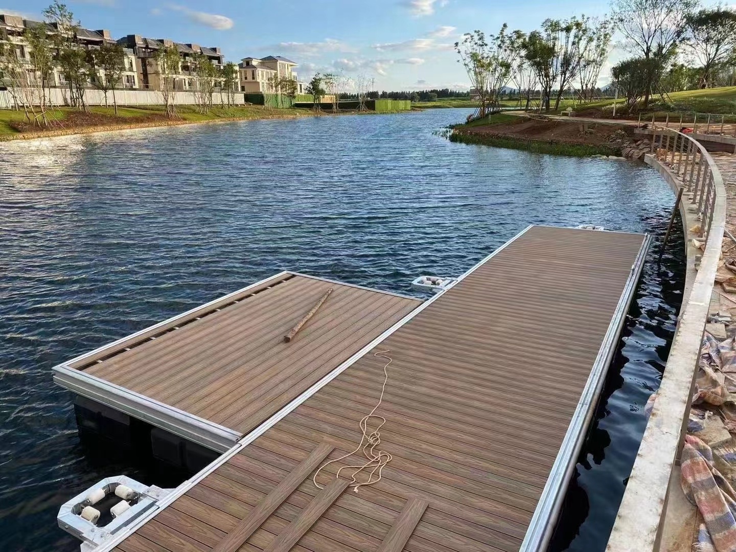 2023 Hot sale Floating Pier Kits Cost Aluminum Frame Wooden Floor Docks