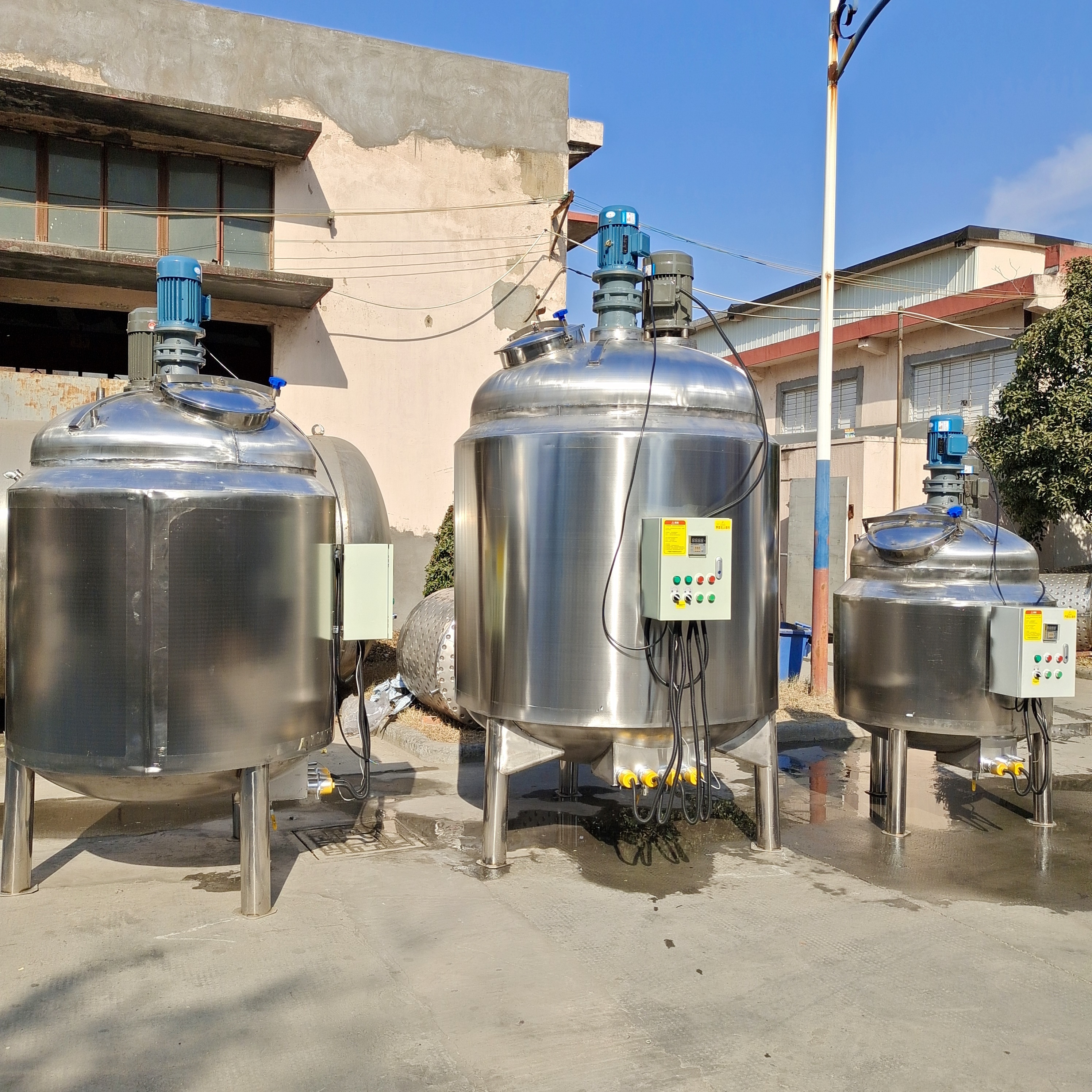 mobilizable industrial 1000 liter emulsion lotion blender steam jacket mixing tank with stirrer and agitator