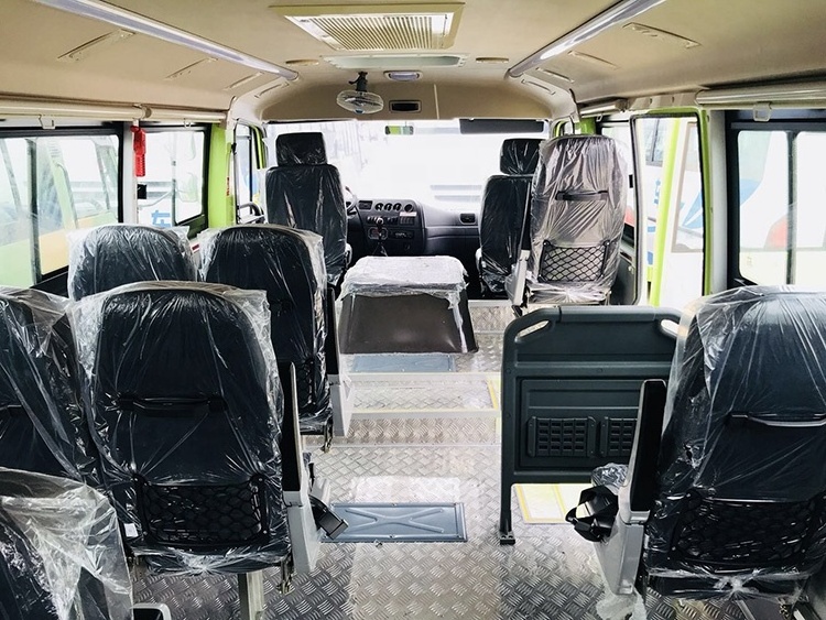 7M Dongfeng 4x4 bus off road coach bus 19 passengers