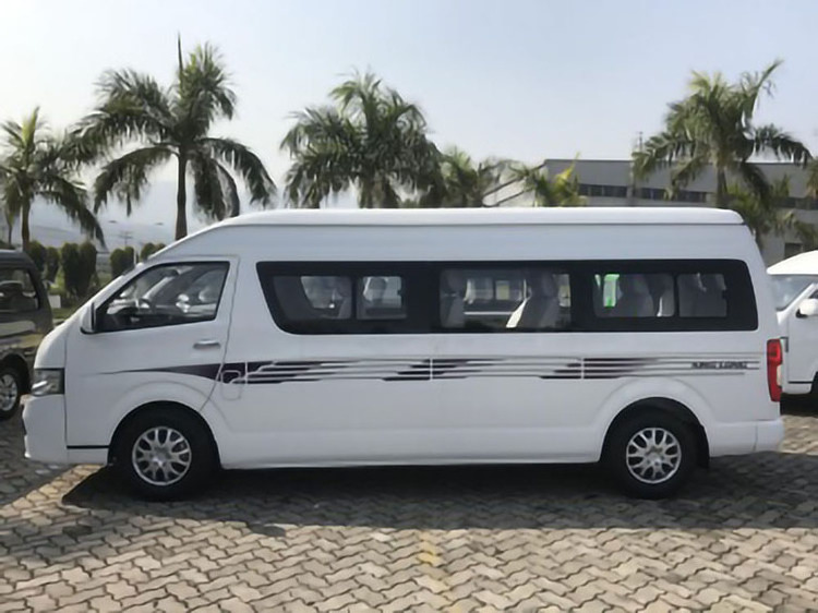 2021 luxurious 6m 18 seater diesel euro 4 front door minibus 5MT  left hand drive mini auto van buses for africa