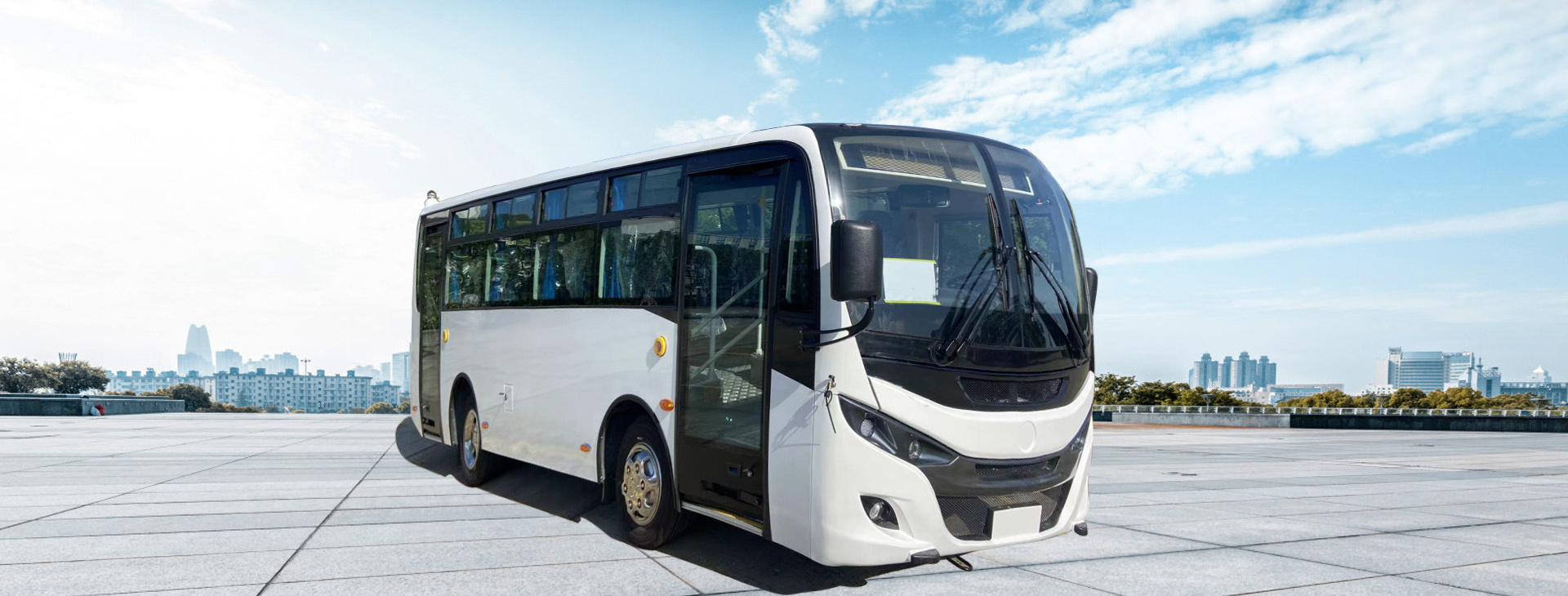 Hot Selling 7.3m 26+1 Seats Diesel Powered Passenger Bus with 2 Passenger Doors on Sale