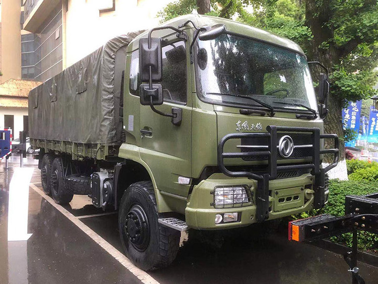 Dongfeng mulit-purpose 6x6 one and half row cabin 6+1 wheeler off road superstructure transport lorry camper truck