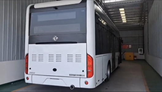 9.3m CNG Powered Dongfeng Chaolong City Bus 32 Passengers Capacity Euro V Emission LHD Intercity Shuttler Bus on Sale