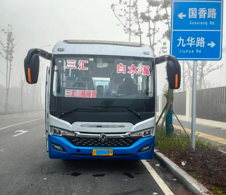 Dongfeng Chaolong 7.5m 32 Seats Diesel Powered High Efficiency Urban and Rural Transport Passenger Bus on Sale!