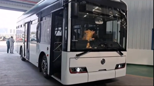 9.3m CNG Powered Dongfeng Chaolong City Bus 32 Passengers Capacity Euro V Emission LHD Intercity Shuttler Bus on Sale