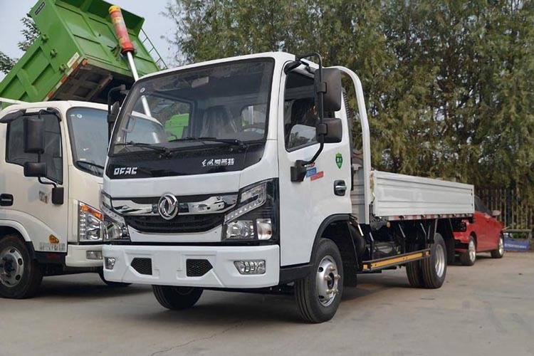 Dongfeng single row cabin 3 seat capacity 6 wheeler A/C ABS diesel euro 4 self loader mini cargo lorry trucks transport vehicle