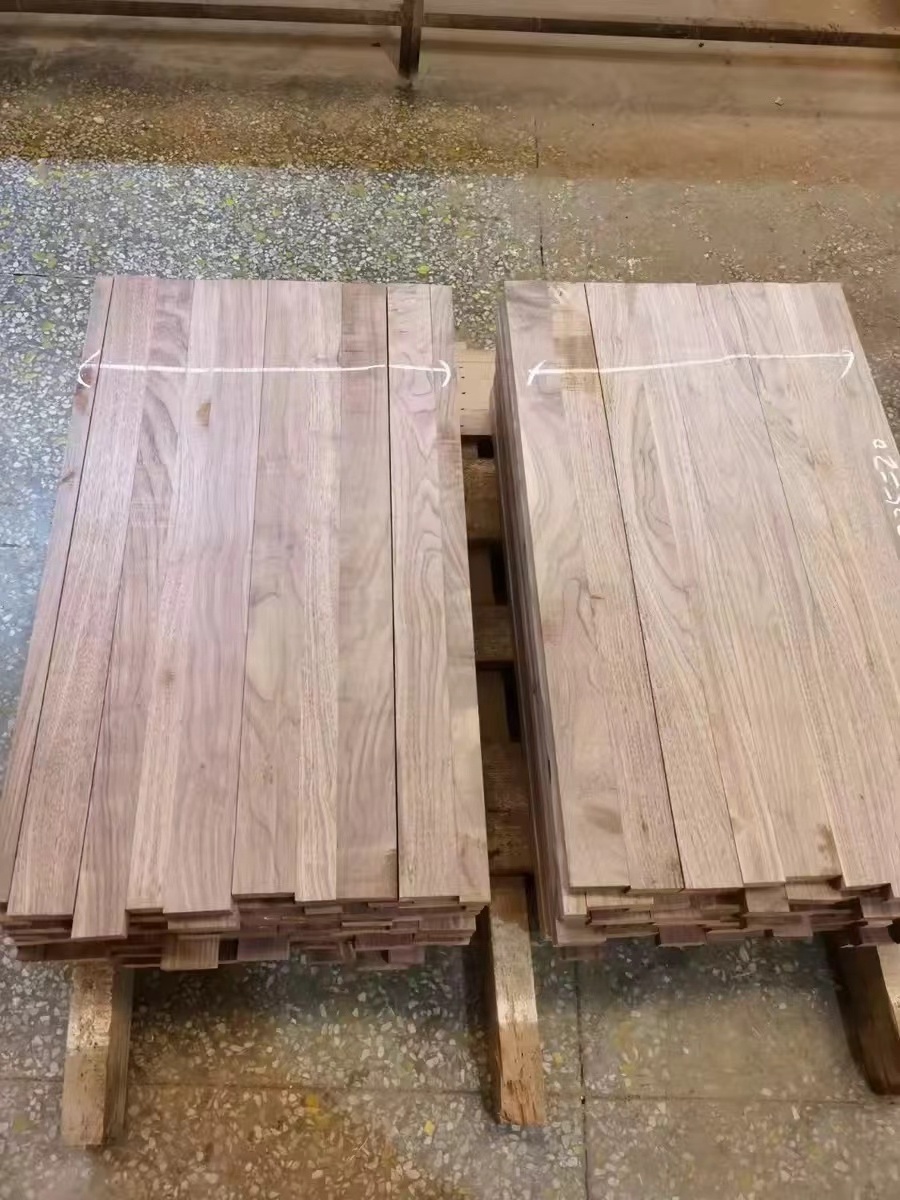 Black walnut edge glued panels - Raw material without painting