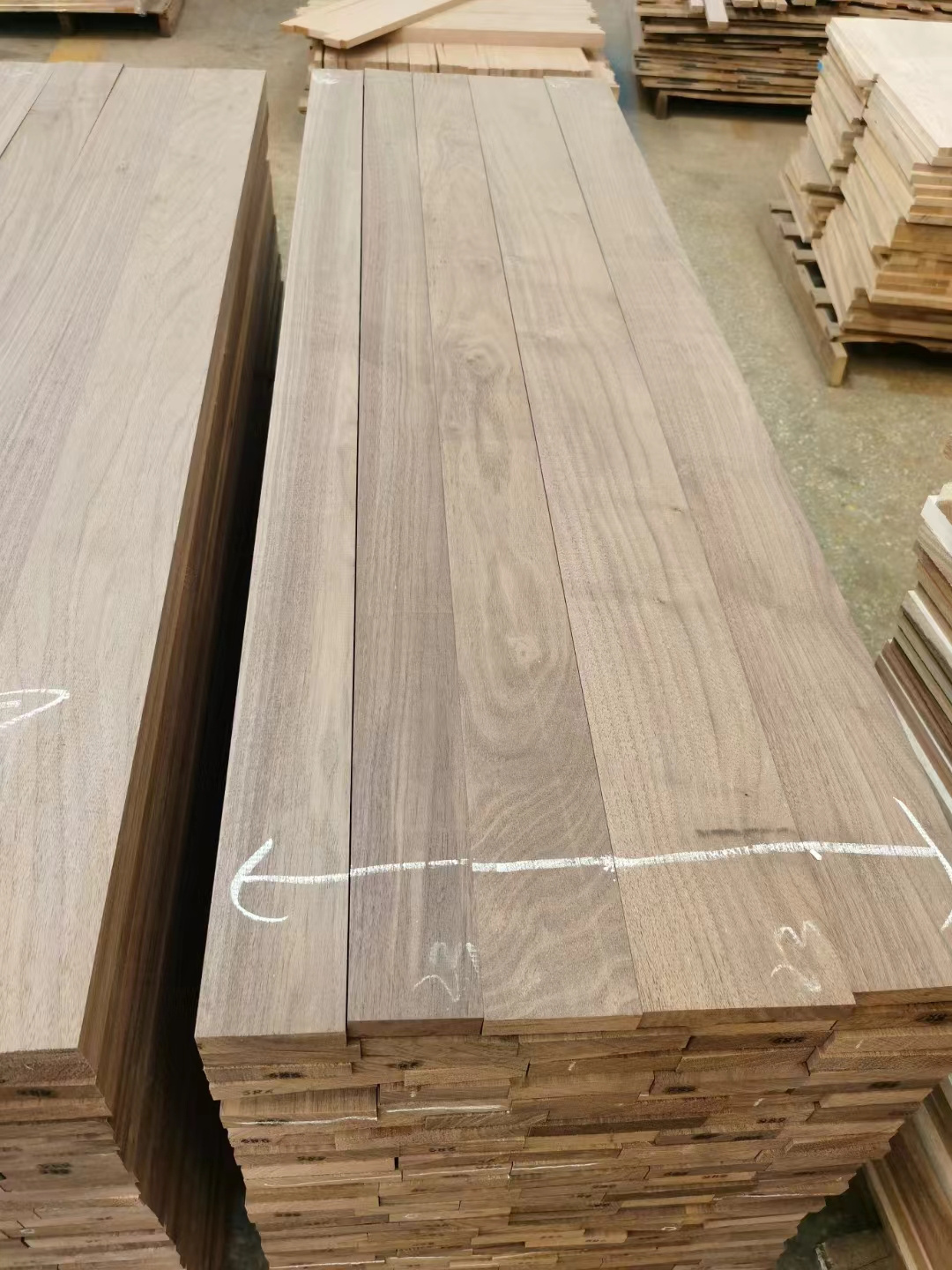 Black walnut edge glued panels - Raw material without painting