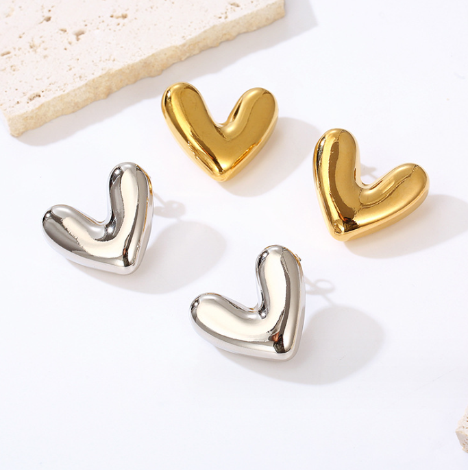 European And American Fashion Love Stainless Steel Hollow Earrings Fashion Niche Design High-Grade 18K Women's Jewelry Earrings