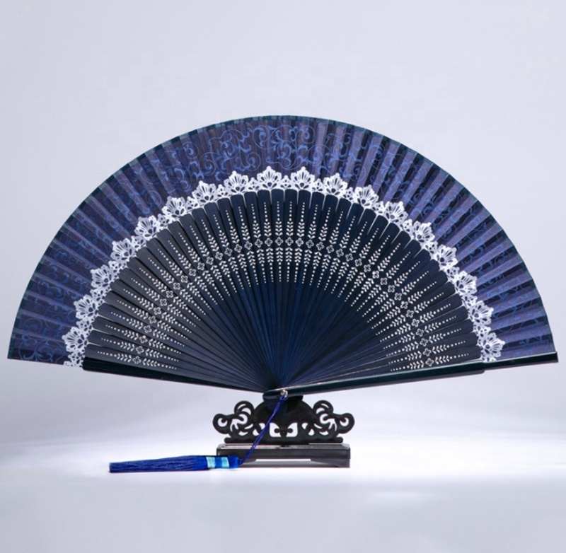 1pcs Chinese Style Carved Bamboo Craft Fan Ancient Boutique Folding Silk Cloth Hand Fans Handmade Gift Home Decoration