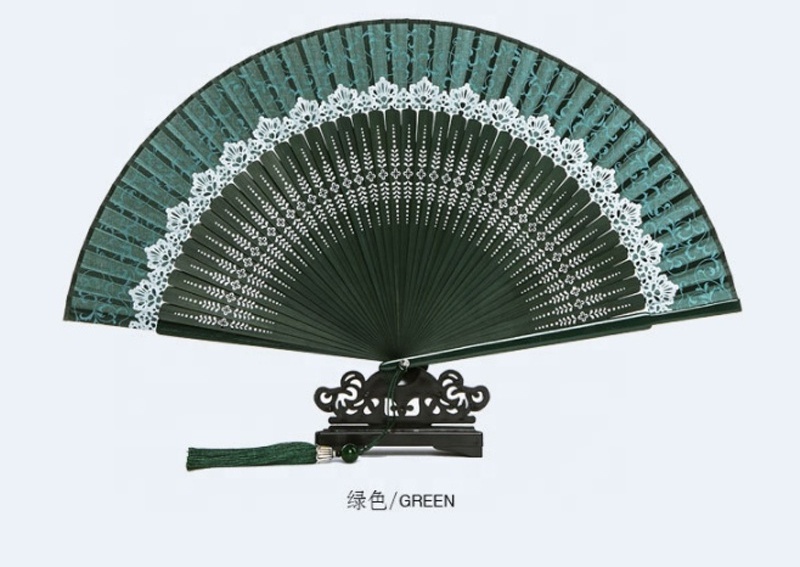 1pcs Chinese Style Carved Bamboo Craft Fan Ancient Boutique Folding Silk Cloth Hand Fans Handmade Gift Home Decoration