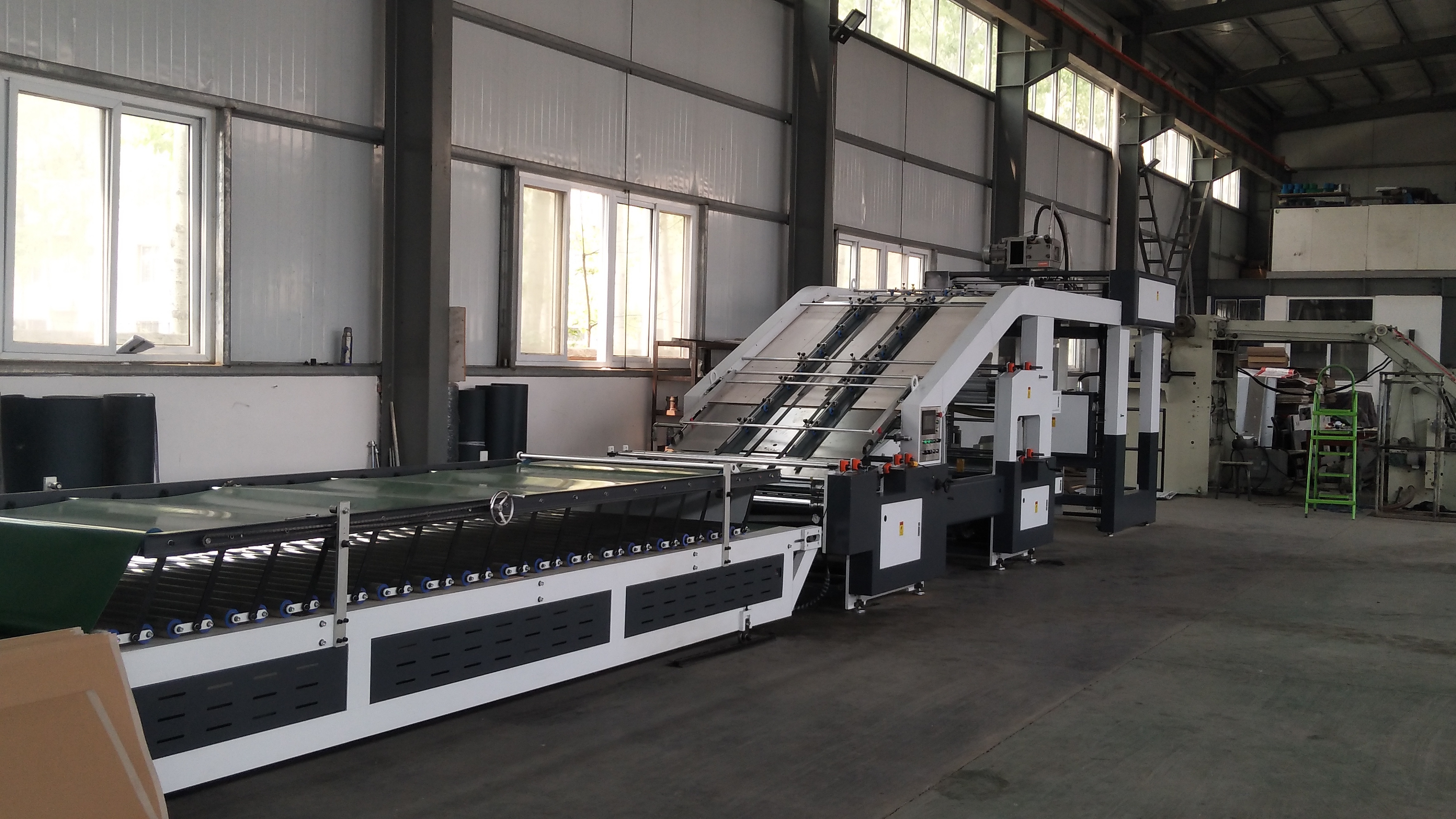 Fully automatic flute paper laminating machine corrugated sheet pasting machine litho laminator machine