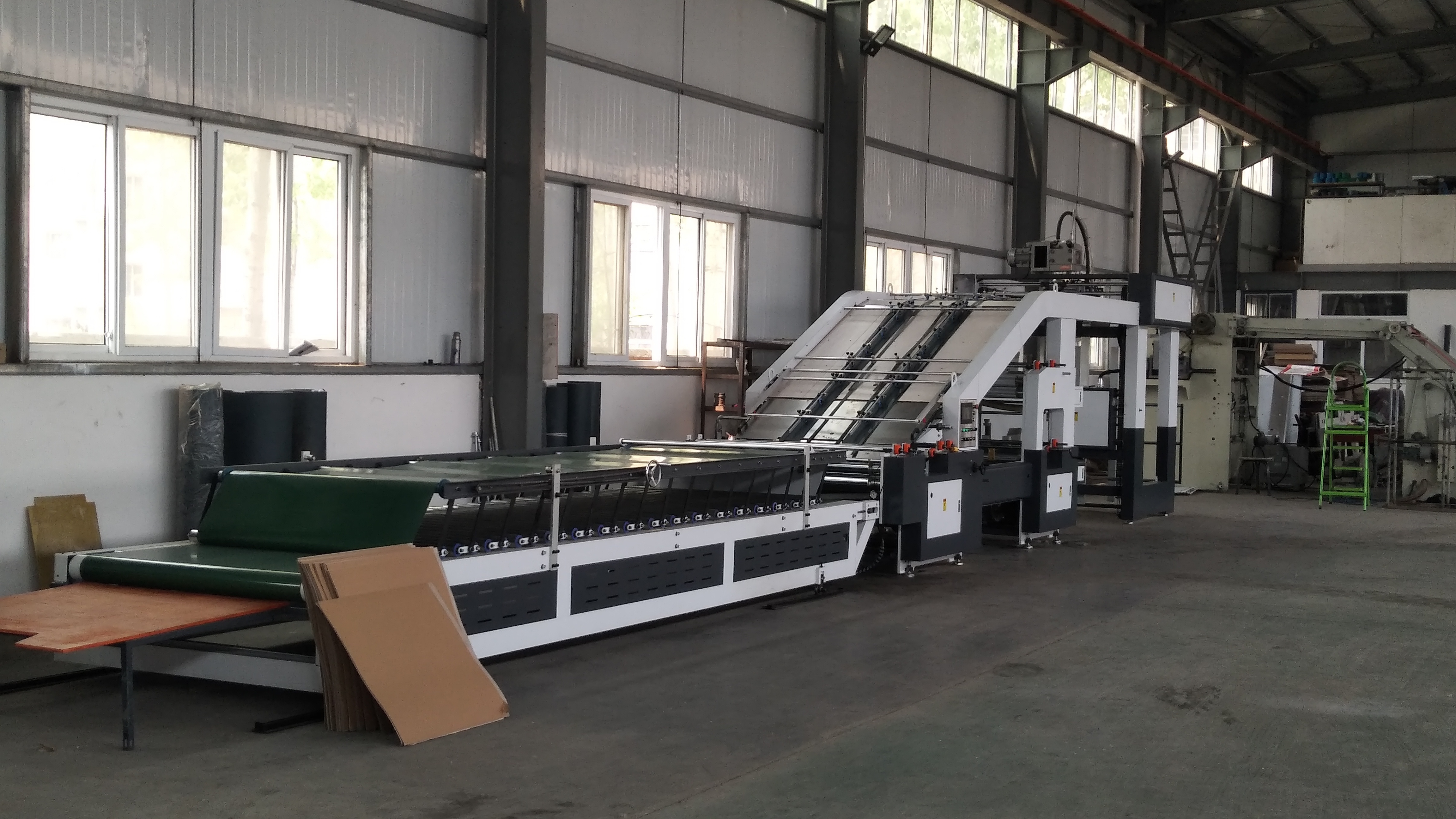 Fully automatic flute paper laminating machine corrugated sheet pasting machine litho laminator machine