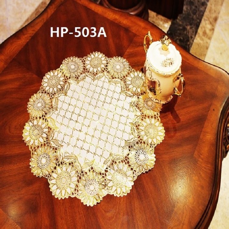 Hot sale eco-friendly round golden lace pvc placemat table mat doilies