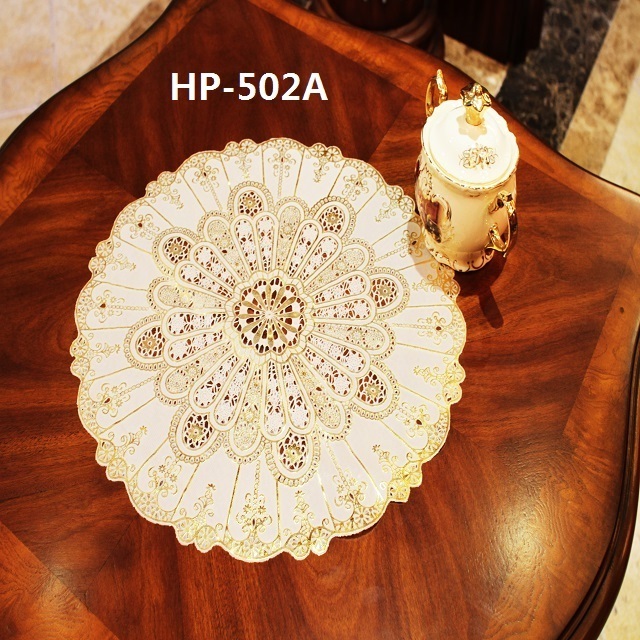 Hot sale eco-friendly round golden lace pvc placemat table mat doilies