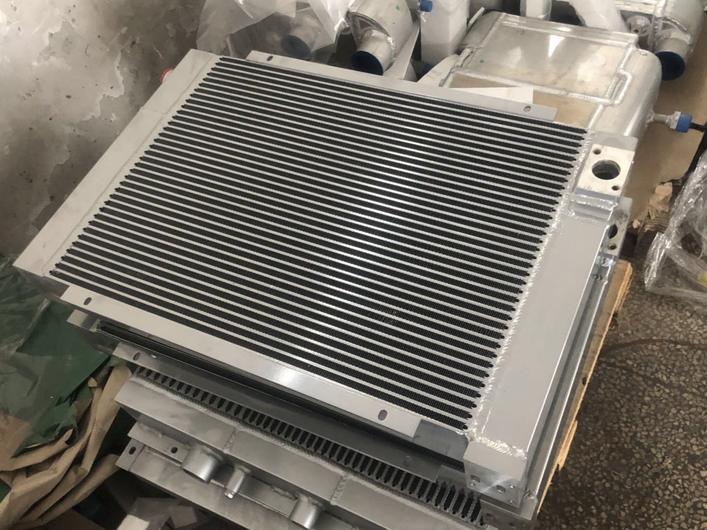 Factory Price Aluminum Finned Screw Air Compressor Oil Cooler 39892492 Radiator Oil Cooler