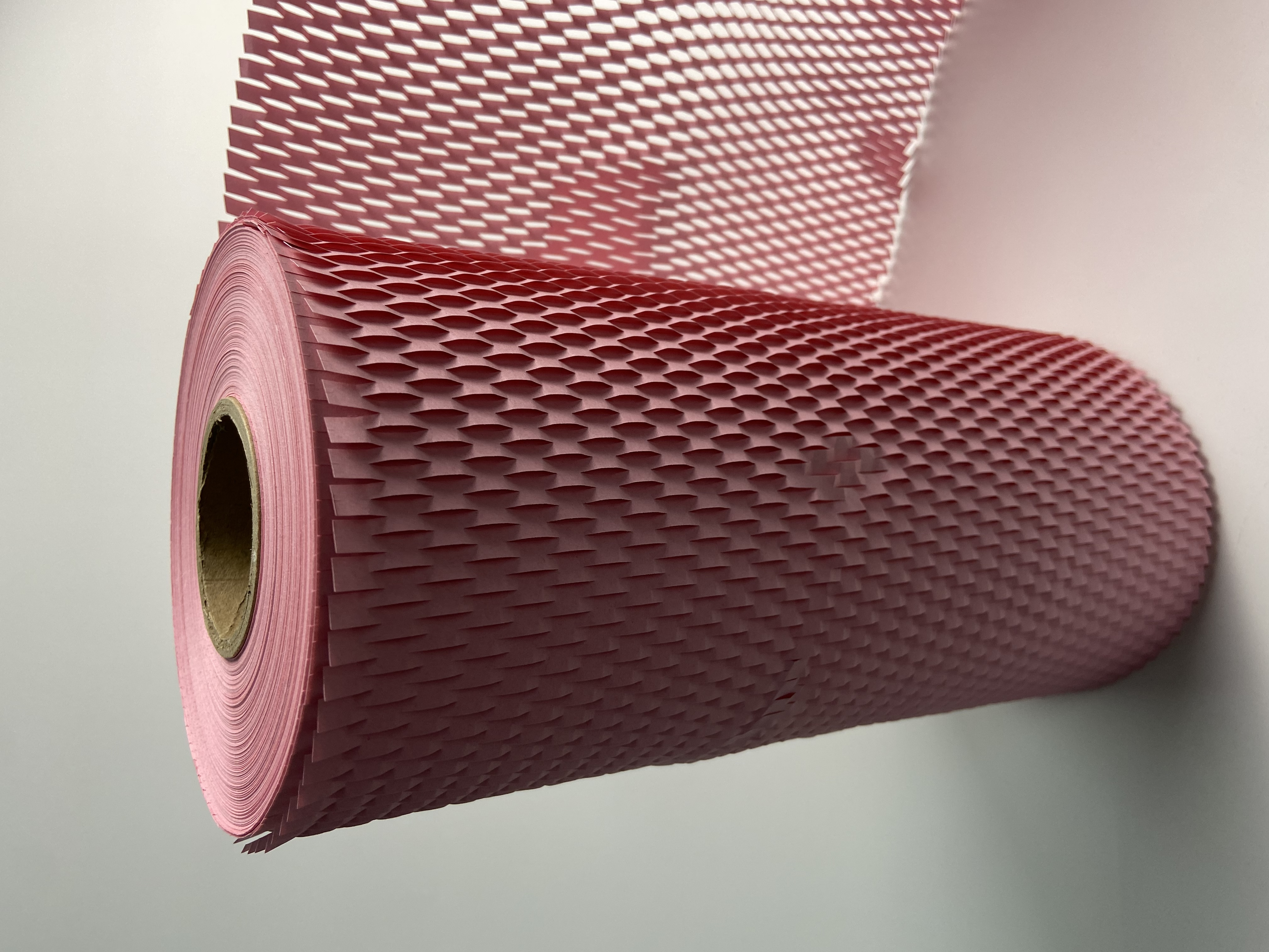 Pink Packaging Paper Honeycomb Cushioning Roll Perforated-Packing Recycled Cushion Wrapping Roll Eco Friendly Moving Green Wrap