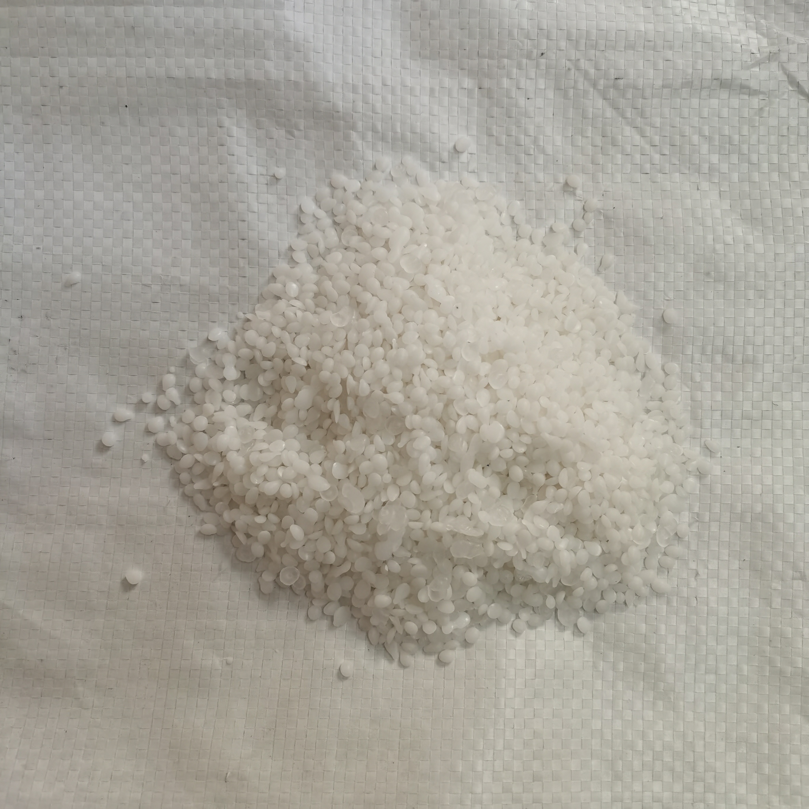 Granular paraffin wax particles, rubber plastic masterbatch wax