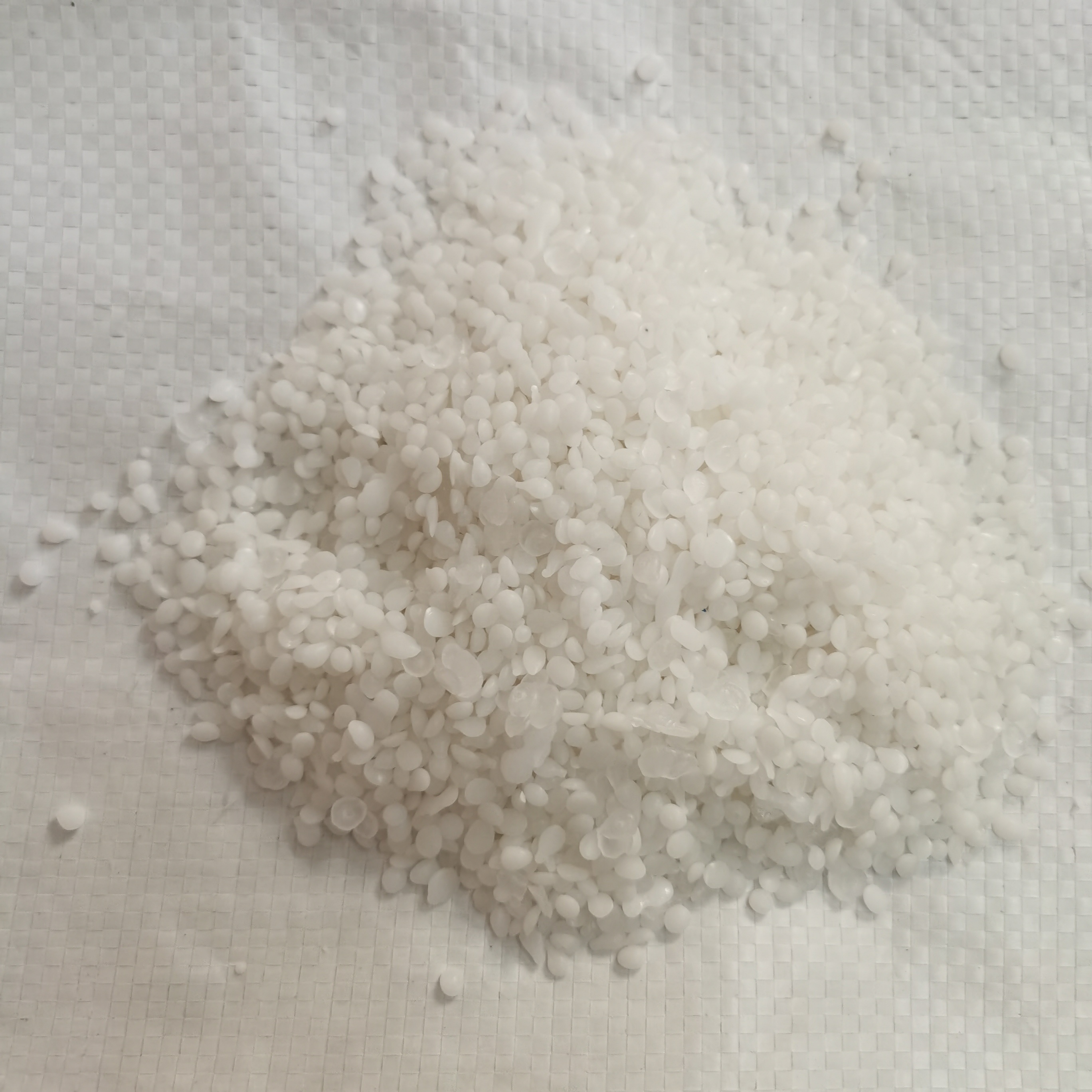 Granular paraffin wax particles, rubber plastic masterbatch wax