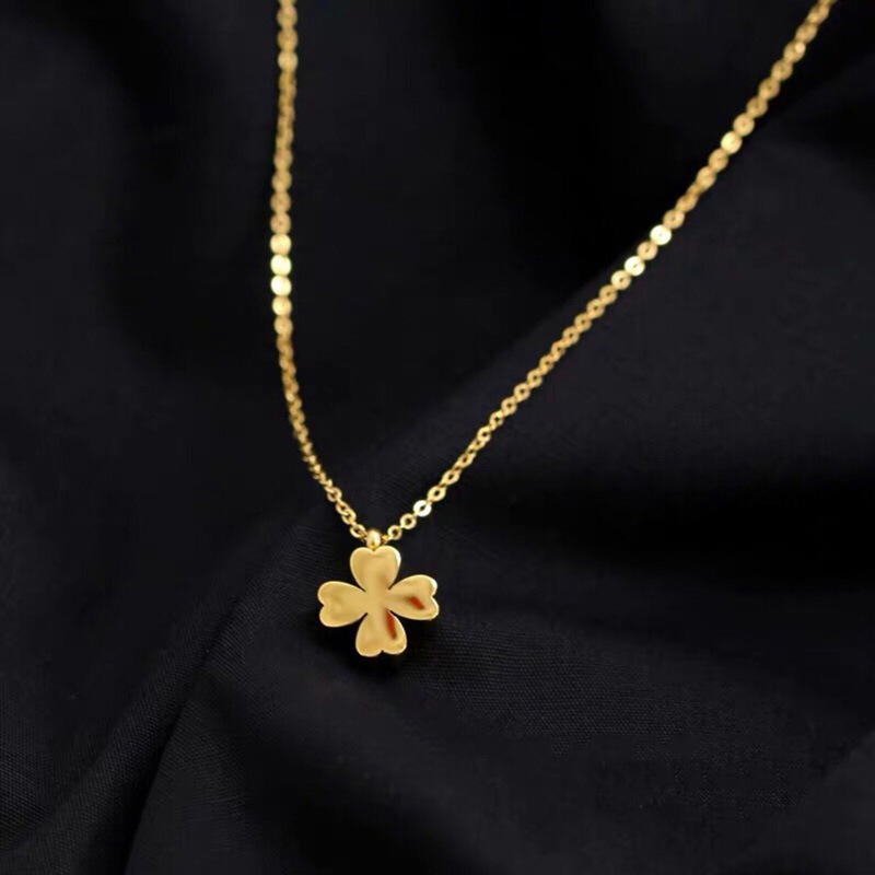 2023 New 18K Gold Plated Stainless Steel Clover Pendant Clavicle Chain Design Necklace Euramerican For Women