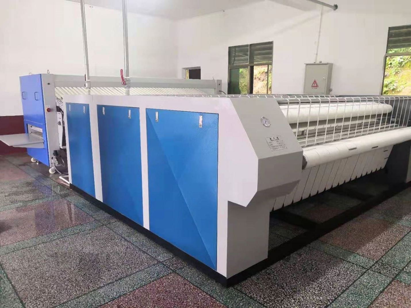 Automatic industrial Hotel Shirt And Pant Clothes Leather Laundry Press ironing Machine Bedsheet Flatwork Ironer Equipments