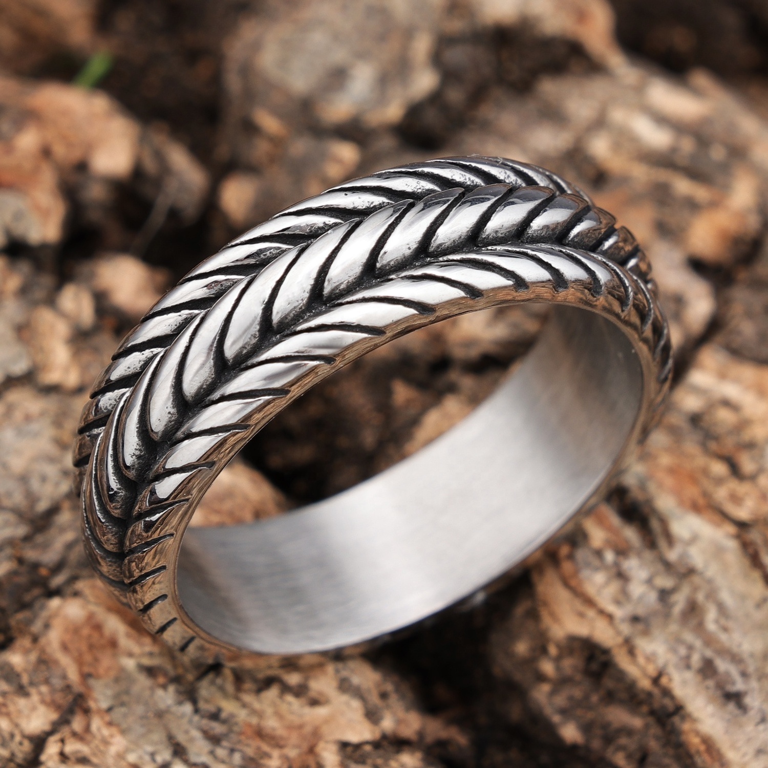 Ready to ship punk style stainless steel motorcycle wheel tire tread wedding band rings for men women size 7-13