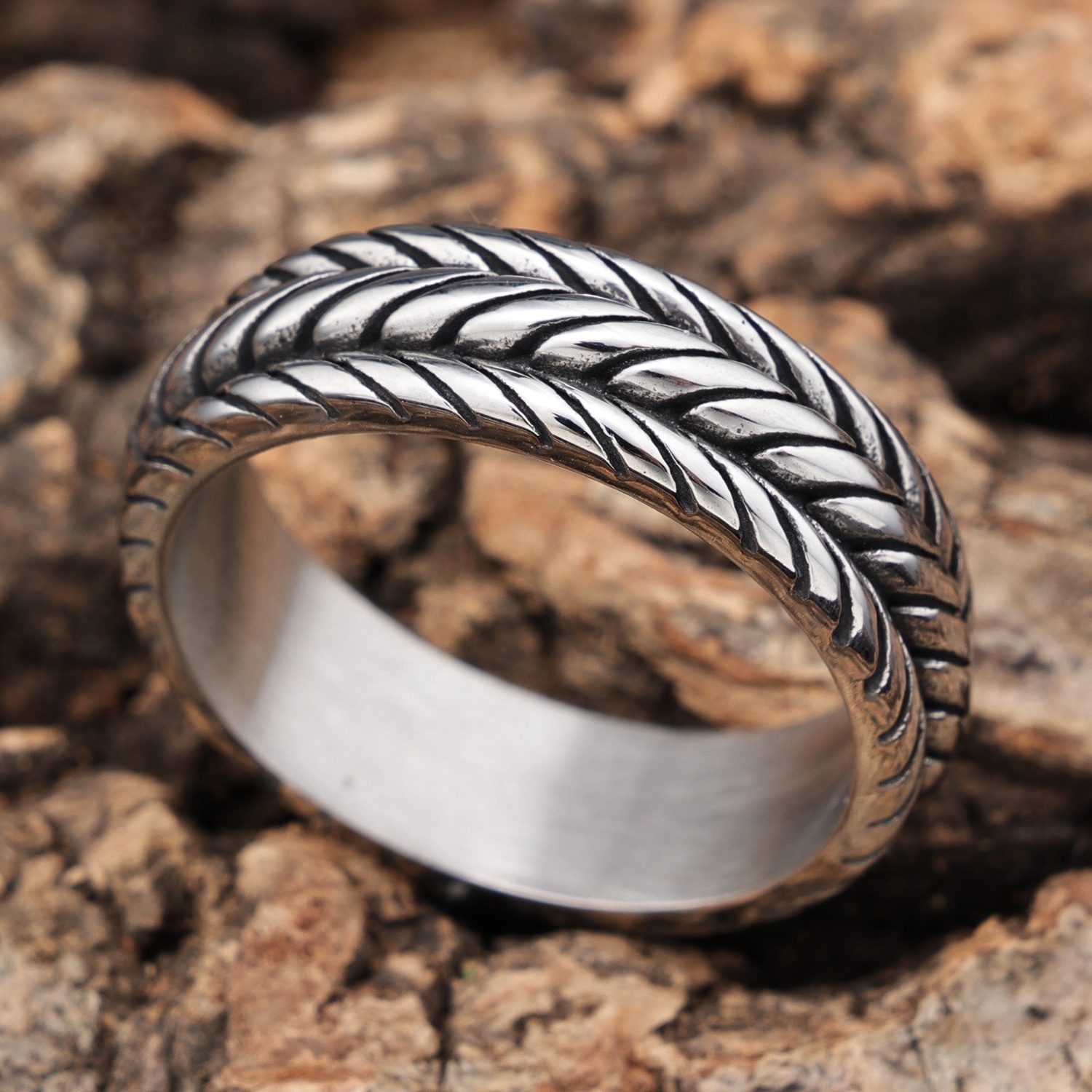 Ready to ship punk style stainless steel motorcycle wheel tire tread wedding band rings for men women size 7-13