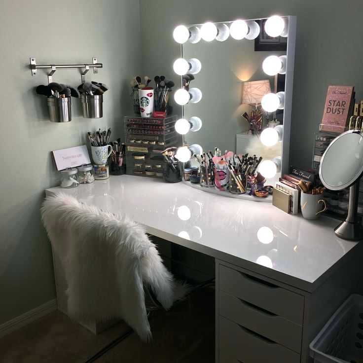 2023 Hot sales Dressing Mirror Full-length Led Bulbs Floor Makeup Mirror Vanity Mirror Bathroom