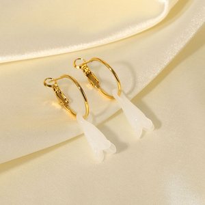 2023 Vintage Style 18K Gold Plated White Flower Earrings Buckle Stainless Steel Stone Jade Orchid Drop Earrings for Women