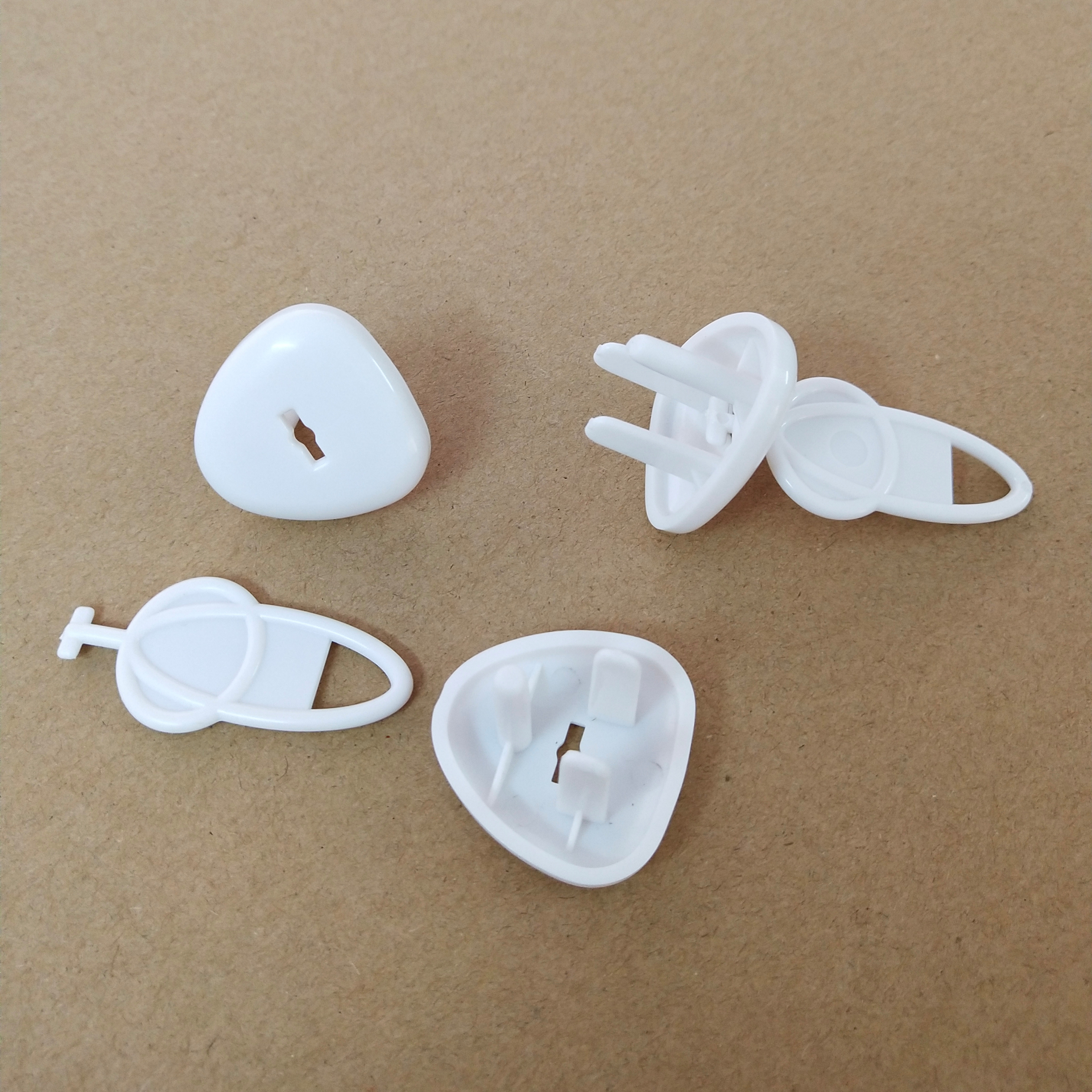 Type B 3-Prong Oval-shaped White ABS Plastic Covers USA Standard Outlets and Sockets Baby Safety Plugs for Kids House with Keys