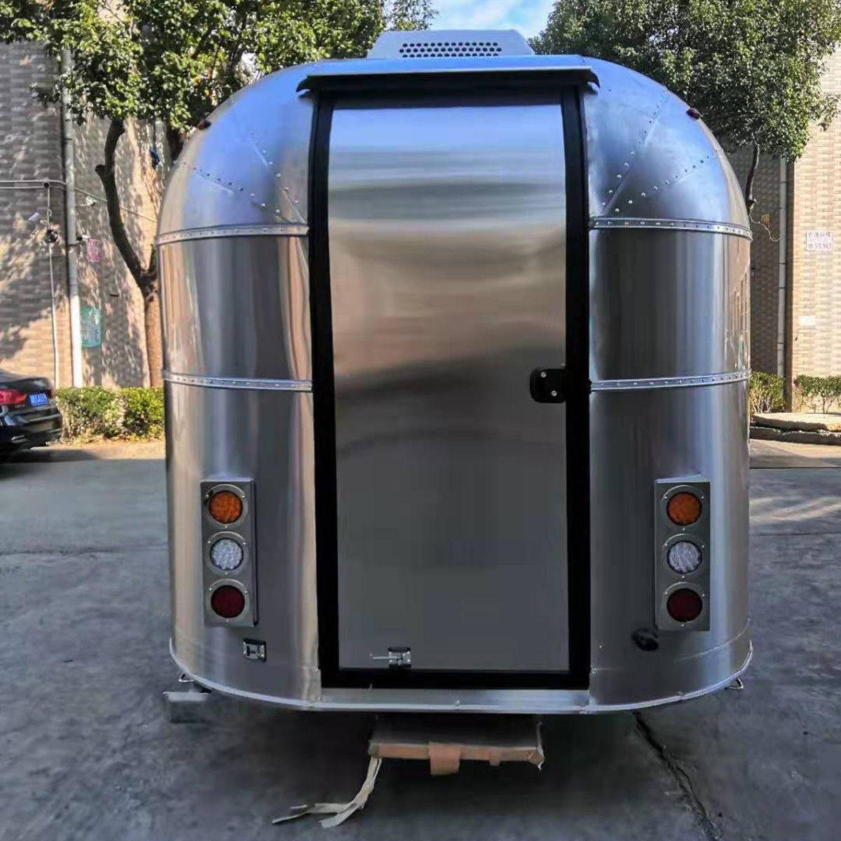 New Stainless Steel Fast Food Truck Moving Outdoor Dining Car for Restaurant and Bakery with Water Corn Wheat Material