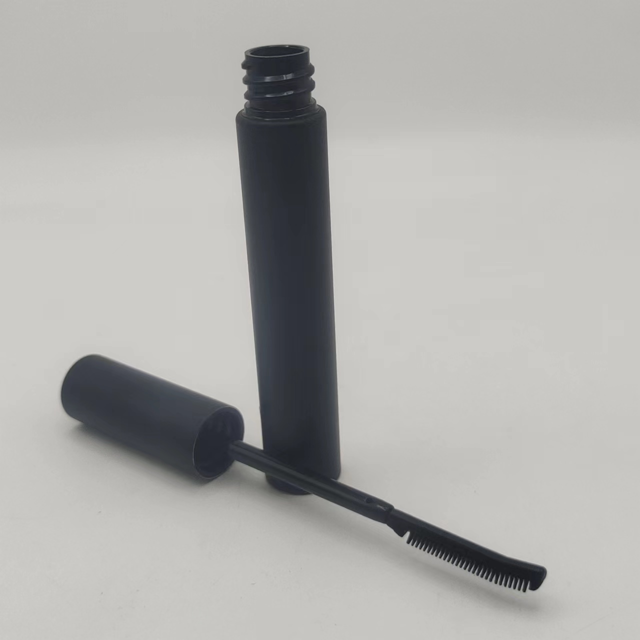 Sungpower Custom Empty 5g Plastic Mascara Tube Liquid Container Plastic Tube 5ml With Brush Eye Lash Brush Bottle