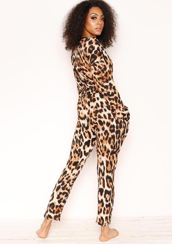 Latest Fashion Design Two Piece Suede Leopard Print Tracksuit For Women Casual Wear ODM OEM Service