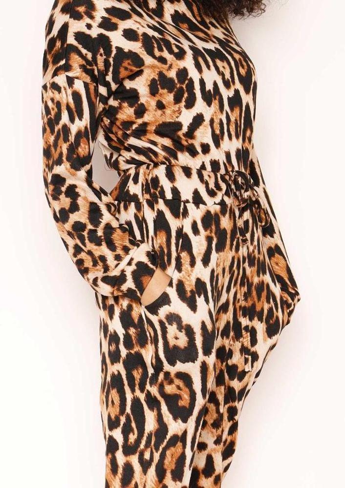 Latest Fashion Design Two Piece Suede Leopard Print Tracksuit For Women Casual Wear ODM OEM Service