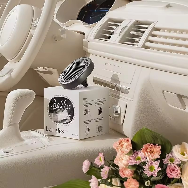 Popular car fragrance diffuser decoration deodorize odor Car air outlet aromatherapy car solid perfume