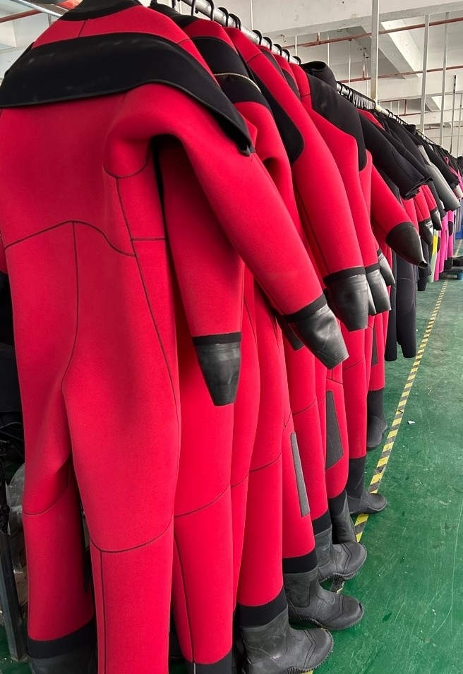 DIVESTAR High Quality OEM 100% Waterproof Suit 7mm Neoprene Liquid Seals Back Zipper Men Scuba  Diving Kayak Dry Suit Drysuit