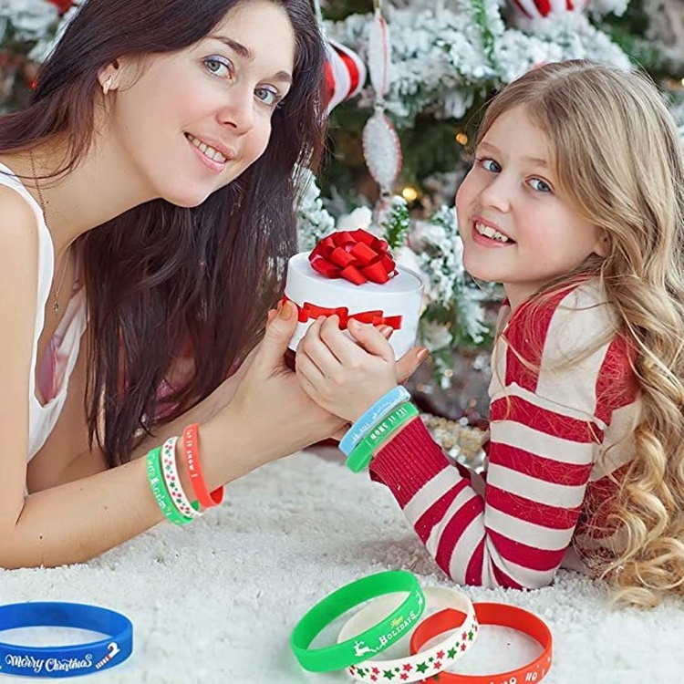 2.63inch Christmas Silicone Bracelets Stretch Rubber Wristband for Holiday Party Decoration Supplies 6 Styles