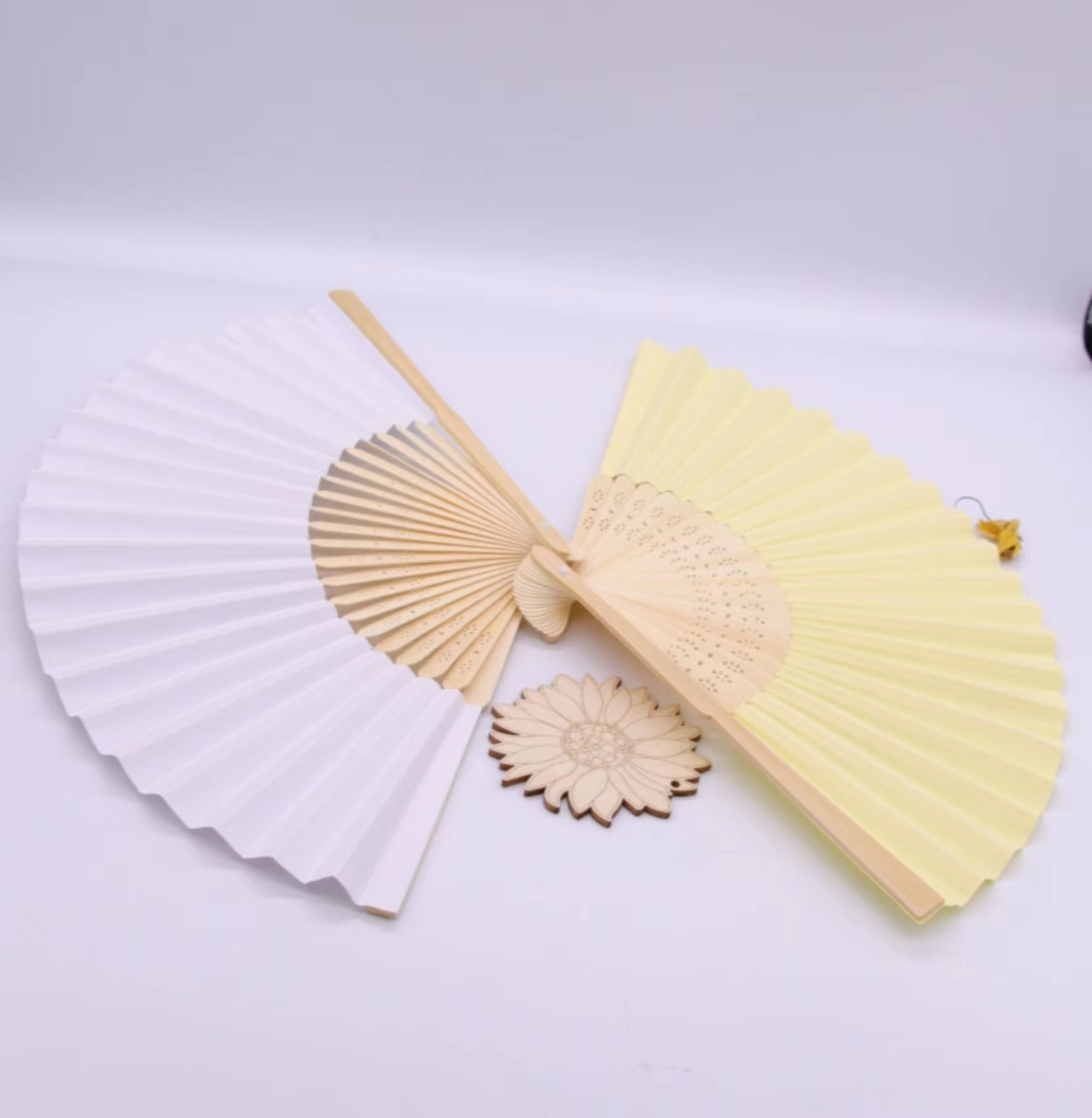 Tailai Cute Wholesale Customised Wooden Folding Bamboo Hand Fan With Pouch Chinese Folding Fans Silk Veil Fans.