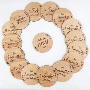 EN71 Baby Progress Wood Cards Double Discs Newborn First Year Progress Report Cards Wooden Baby Milestone Cards House Decoration