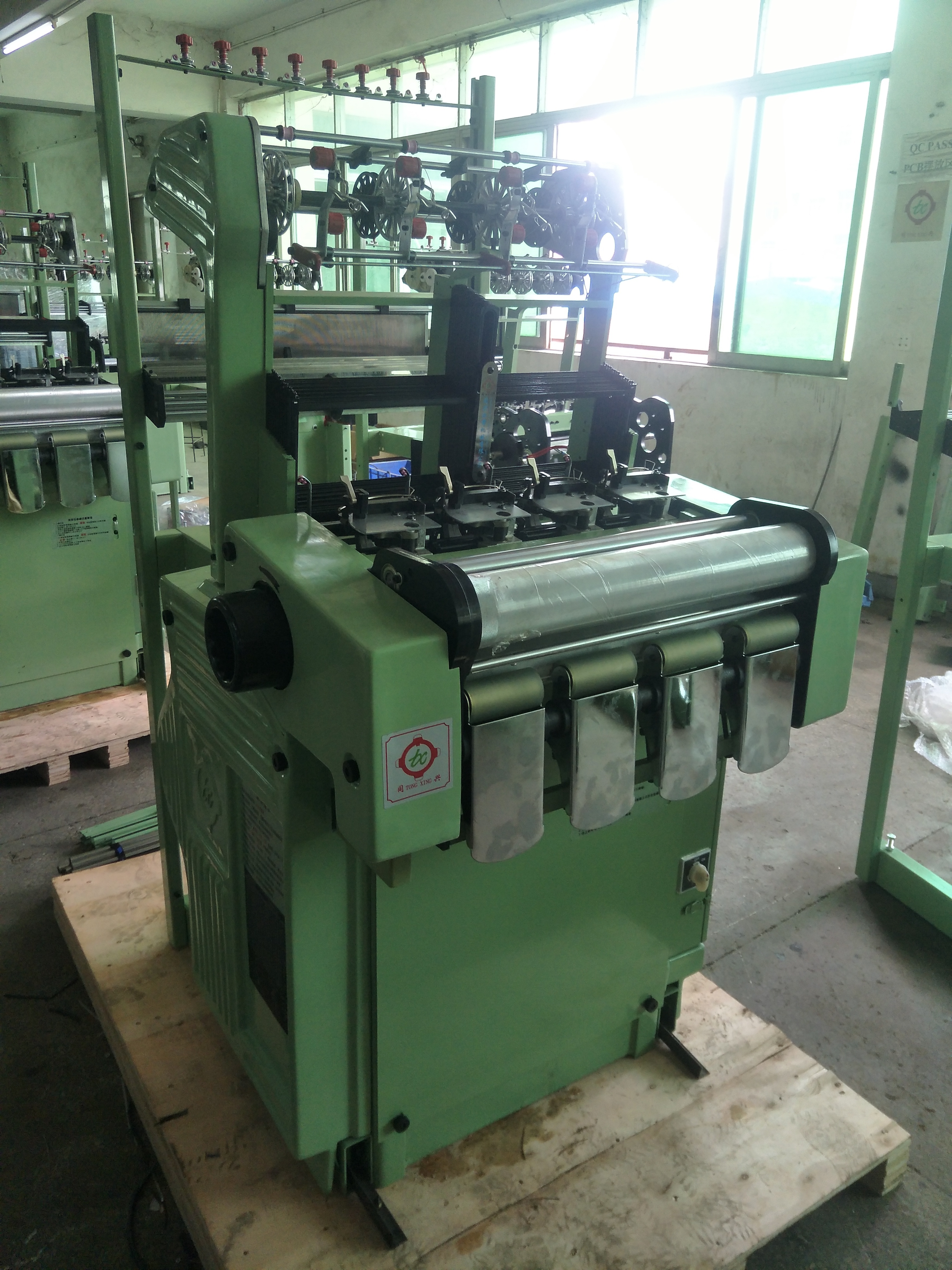 Industrial weaving loom flat knitting machine