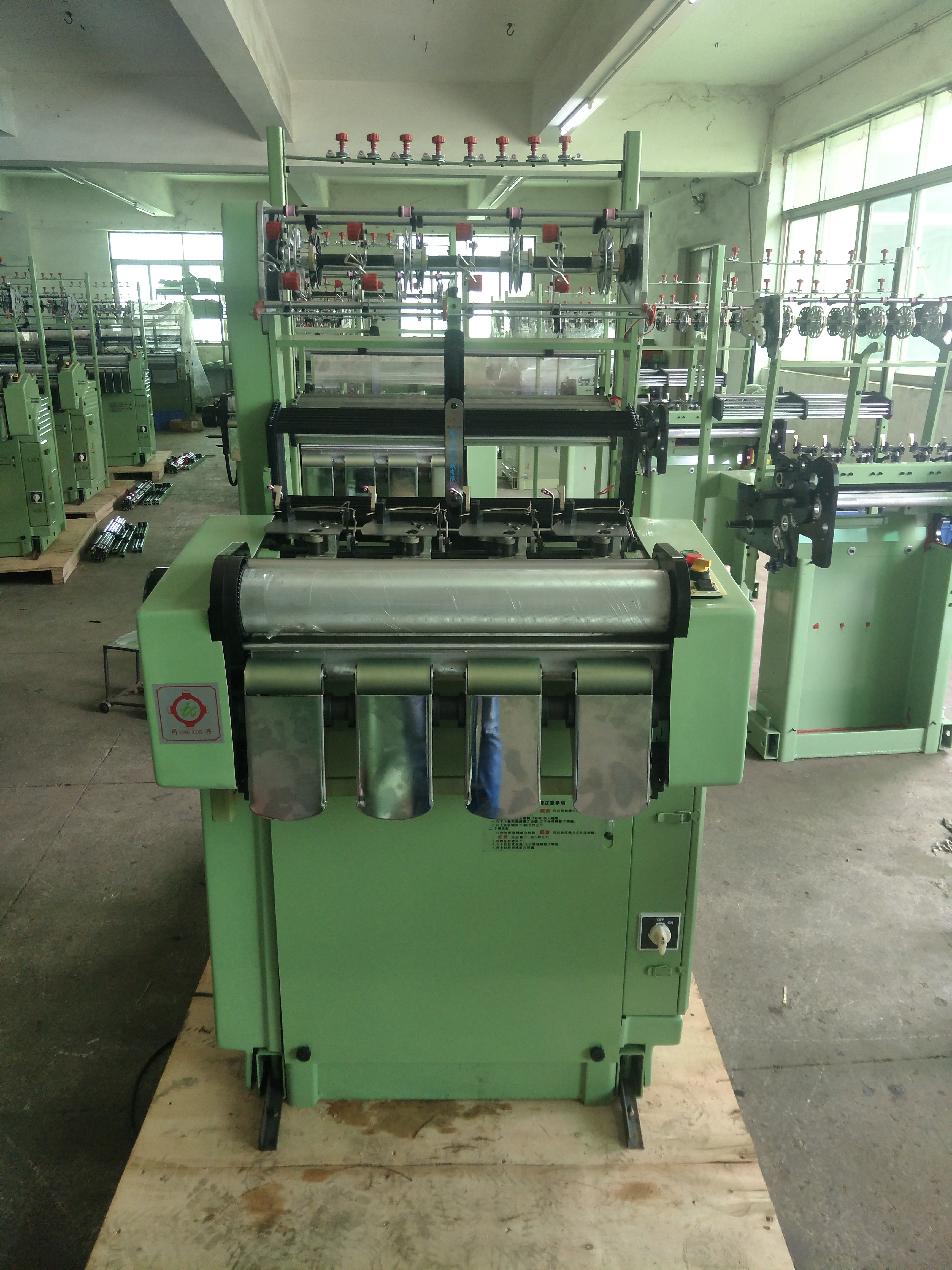 Industrial weaving loom flat knitting machine