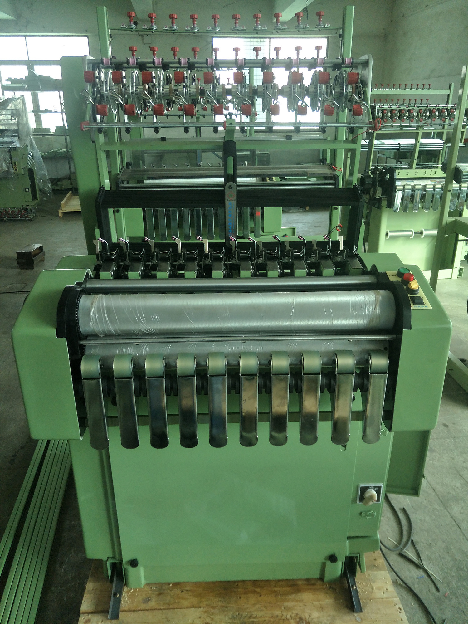 Woven clothing labels making machine