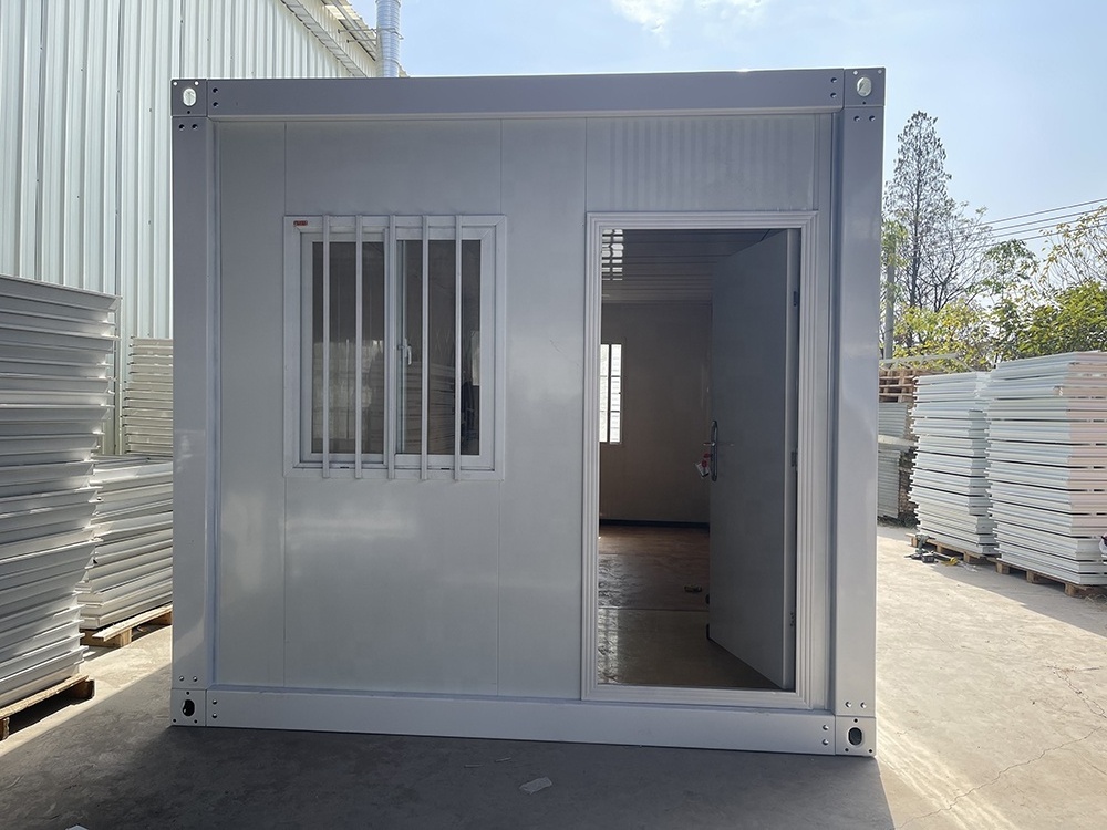 China Price Cheap Amenities Building Prefab Flat Pack Store Prefabricated Duplex Luxury 4 Bedroom Container House With Balcony