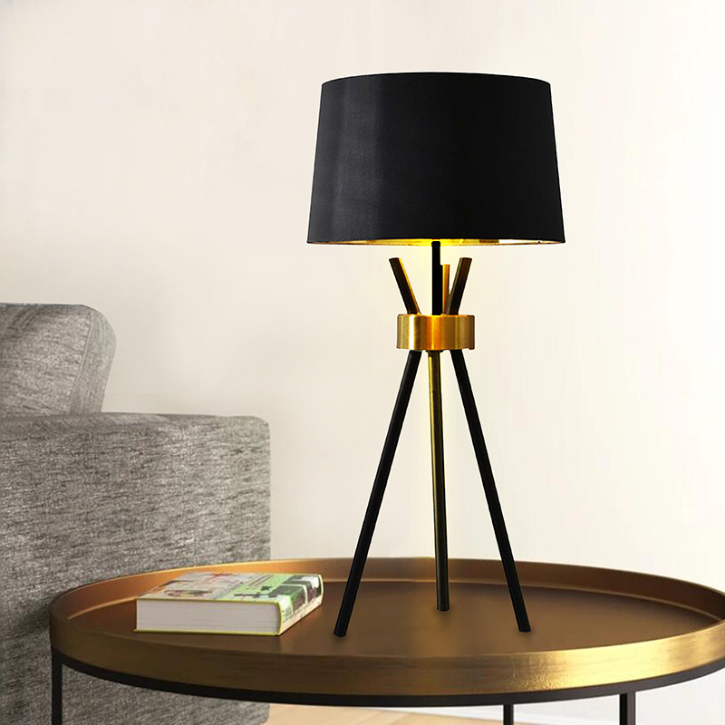 Classical modern simple tripo black and gold metal bedside table lamp for bedroom study room